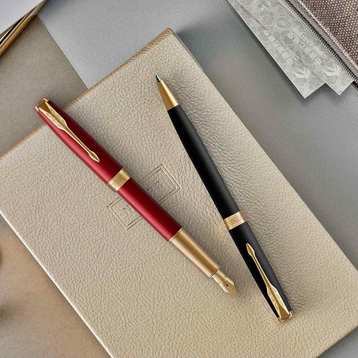 Parker Sonnet - Boligrafo Black Lacquer Gold Trim, Punta Media, Tinta Negra - Image 2